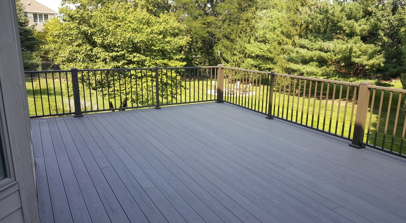 Durable low-maintenance composite deck in Four Corners, FL